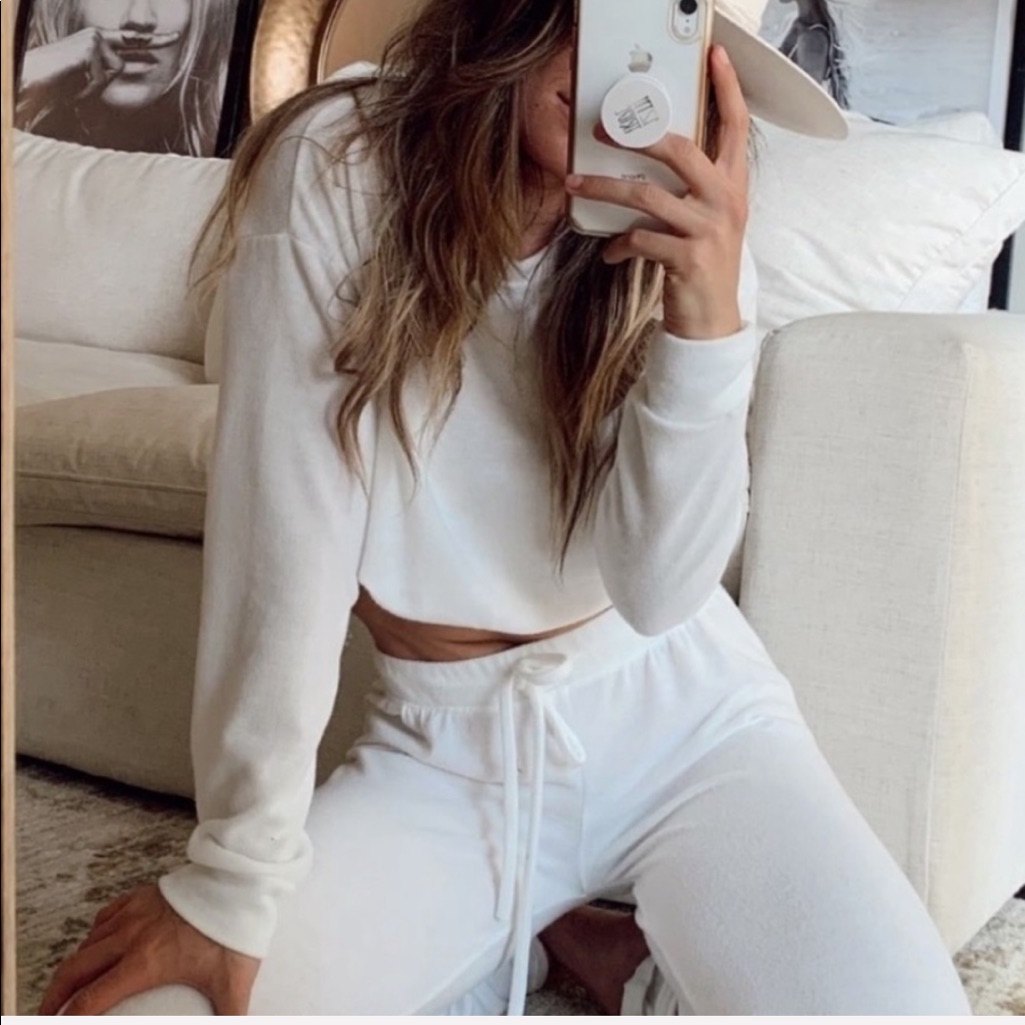 Cropped White Pull Over